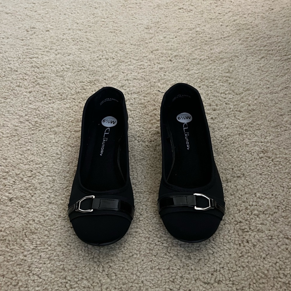 Black ballet flats